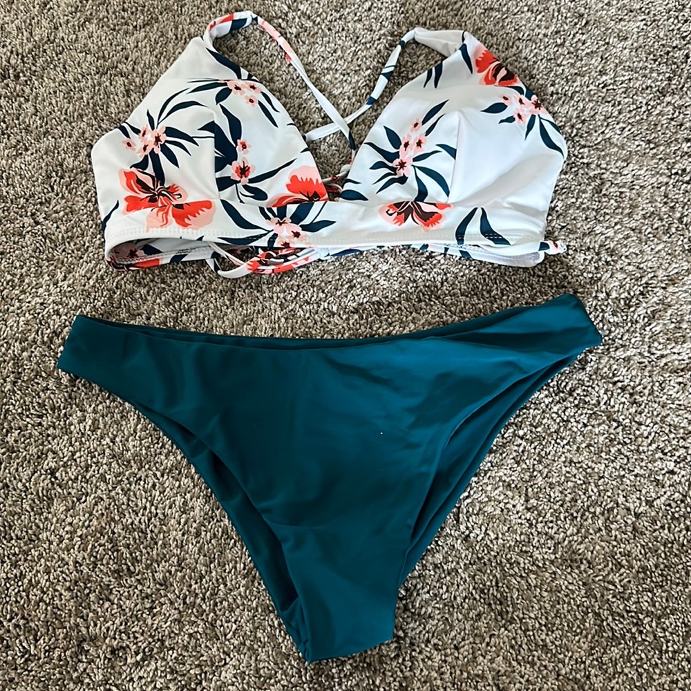 Women’s bikini swimming suit